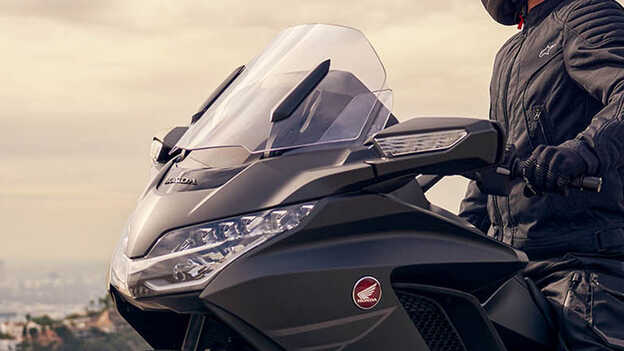 Honda GL1800 Gold Wing, parabrisas ajustable electrónicamente.