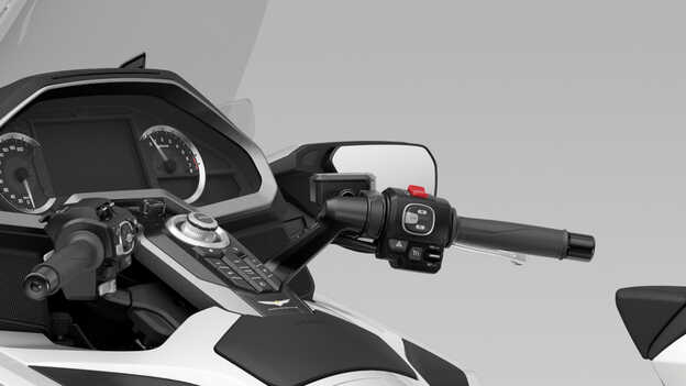 Honda Gold Wing Tour, control de par motor seleccionable de Honda (HSTC)