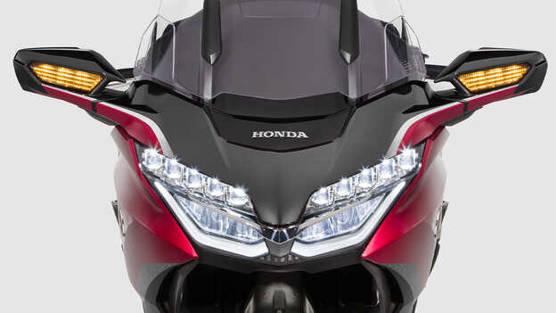 Honda Gold Wing Tour, iluminación Full LED con faros antiniebla LED