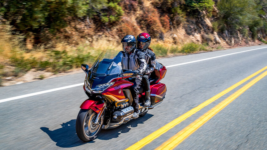 Gold Wing Tour, conductor con pasajero