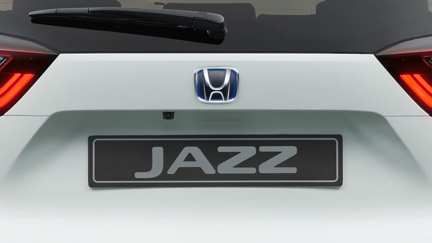 Primer plano de la cámara de asistencia al aparcamiento del Honda Jazz Hybrid.
