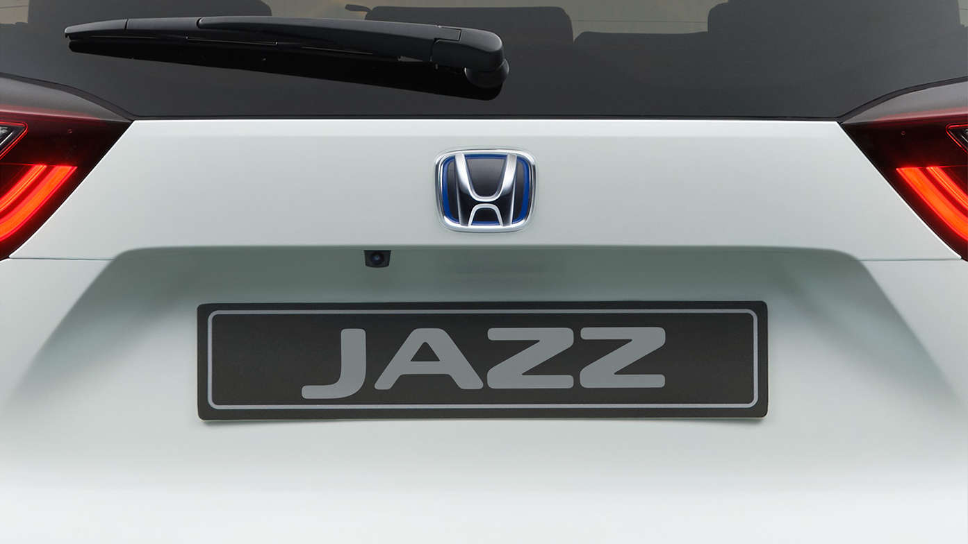 Primer plano de la cámara de asistencia al aparcamiento del Honda Jazz Hybrid.