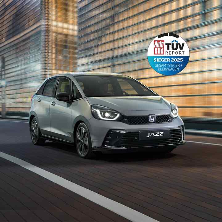 Nuevo Honda Jazz circulando en ciudad