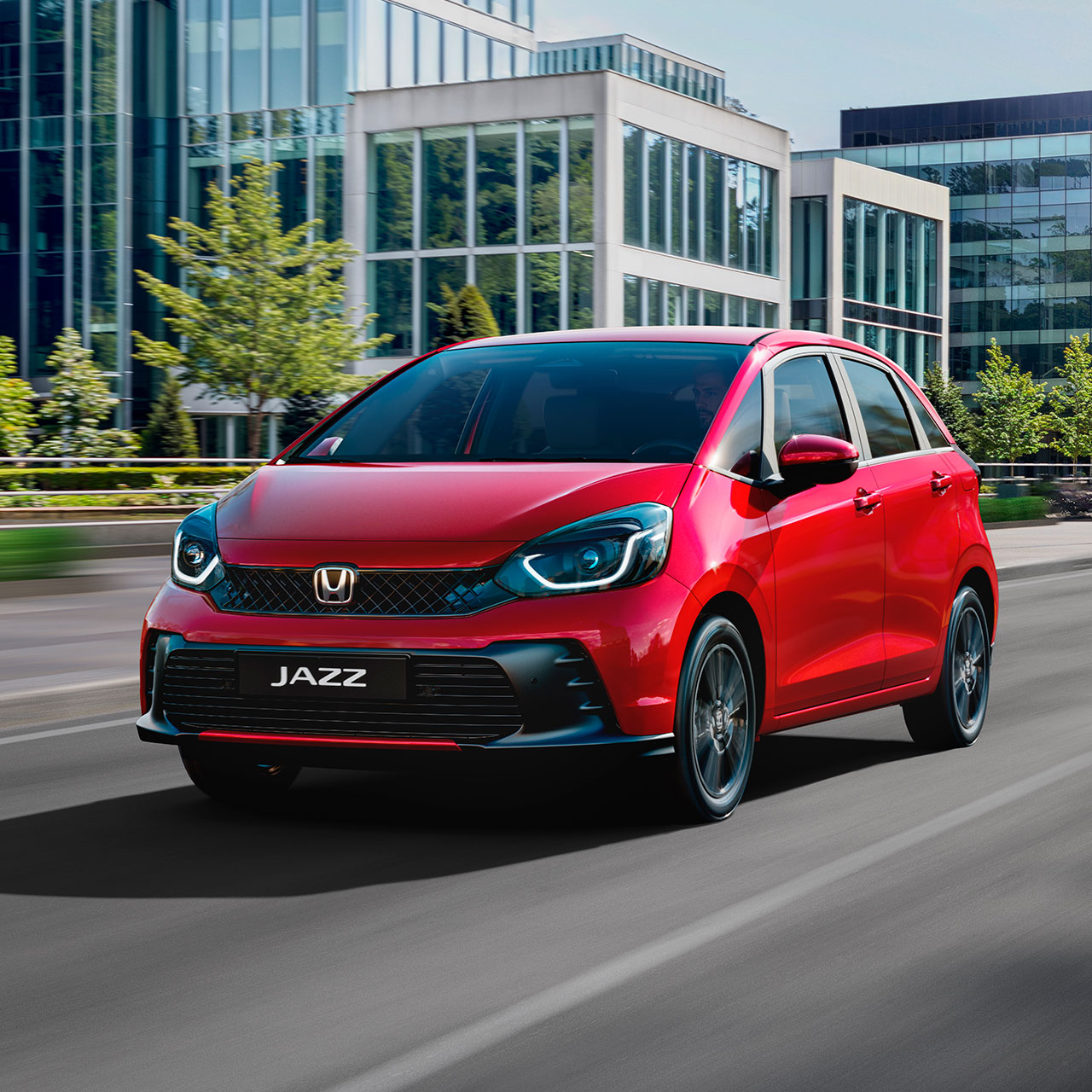 Honda Jazz circulando en ciudad