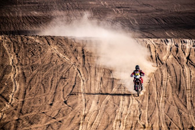 bravec conduciendo durante dakar 2019 dia 8 etapa 7