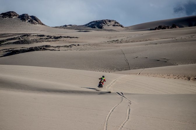 raul castells dakar 2019 moto en el desierto