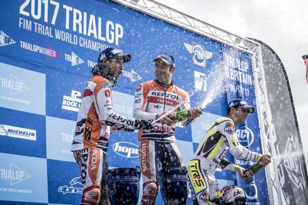 Fuji y Bou en el Podio del TrialGP de Inglaterra 2017