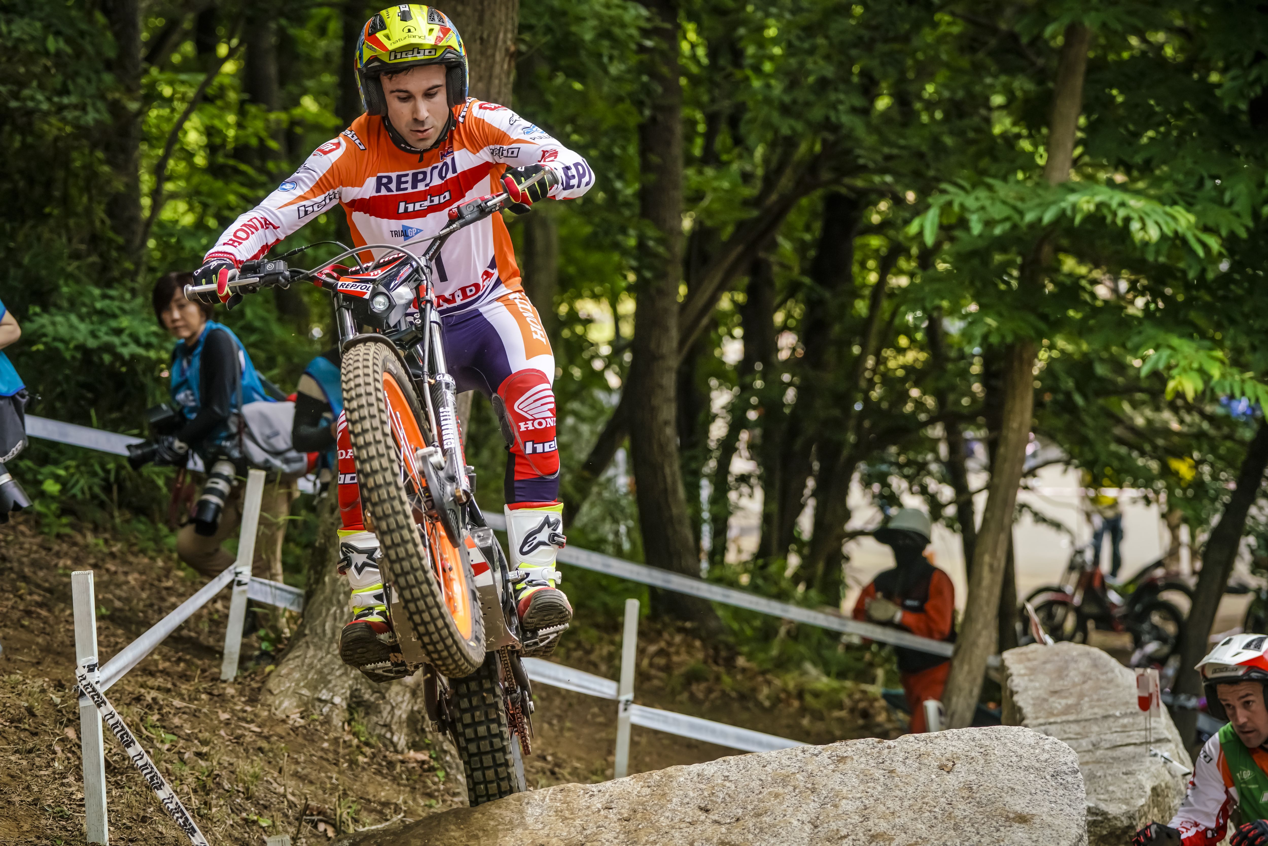 605-takahisa-fujinami-toni-bou-trialgp-japon-repsol-honda_02