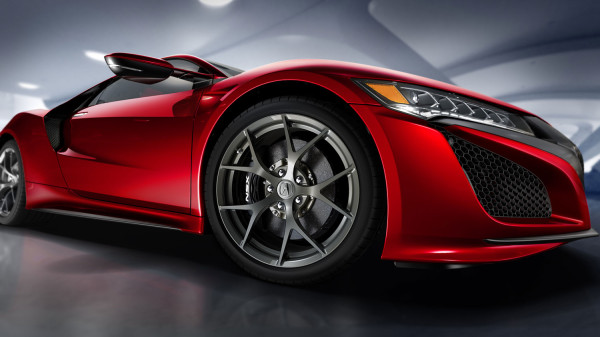 Con un reluciente y característico acabado rojo NSX, el esperado superdeportivo se ha presentado en la NAIAS 2015