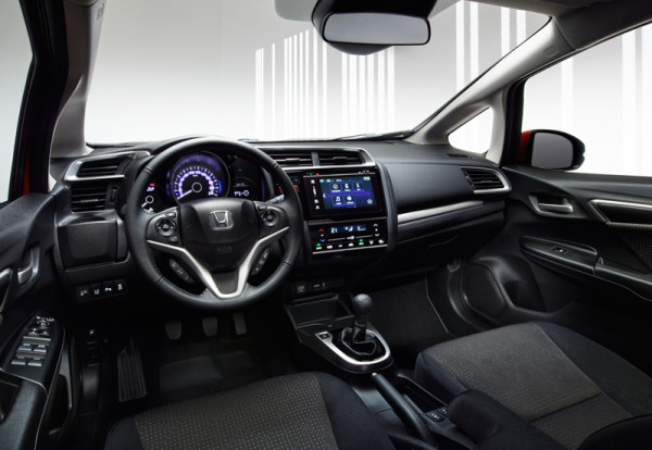 El interior, mucho más espacioso, ya incorpora el nuevo sistema Honda Connect