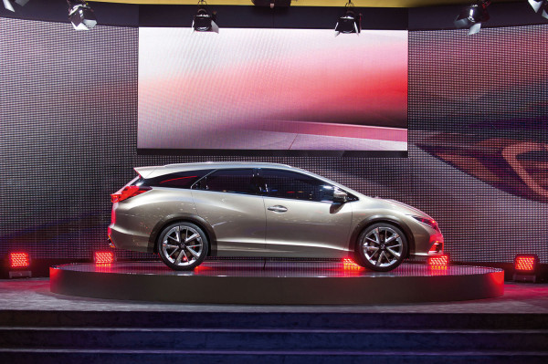 Civic_Tourer_Concept_at_Honda_Stand-(2).jpg-v2