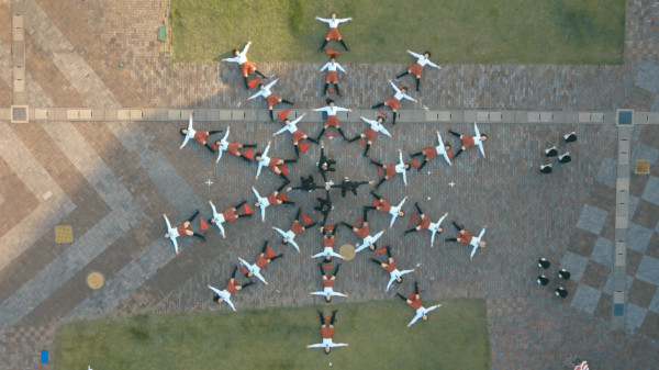 El UNI-CUB β, protagonista del último videoclip de OK Go "I won't let you down" 