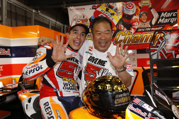 Marc Márquez con Shuhei Nakamoto