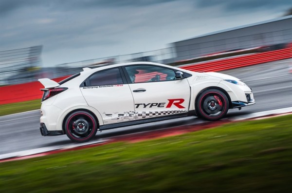 Honda Civic Type R sets new benchmark time at Silverstone with Honda BTCC's driver Matt Neal