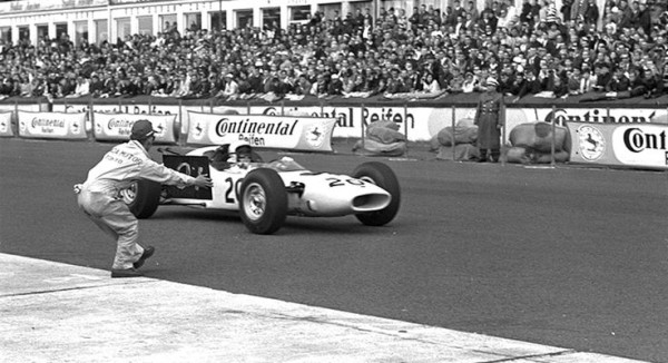 Honda debutó en 1964 en la F1 de la mano de Ronnie Bucknum en el GP de Alemania 