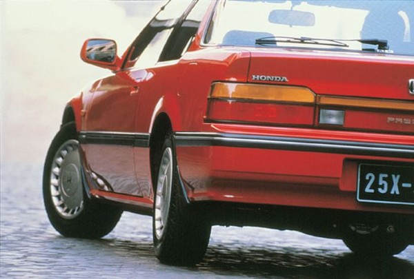 Una de las novedades que introducía el Honda Prelude del 1988 era el nuevo sistema 4WS (four wheel steering system). 